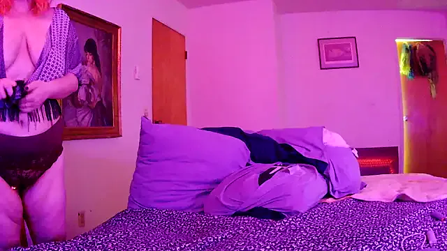 EmiliaCatalina – webcam model profile photo Image 4