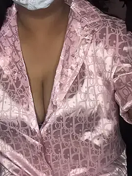 AdritVance – webcam model profile photo Image 5