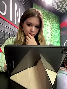 curvyflawless – webcam model profile photo Image 7