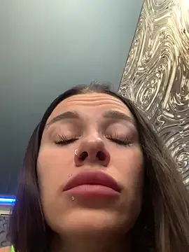 STRIP_GLOW – webcam model profile photo Image 10