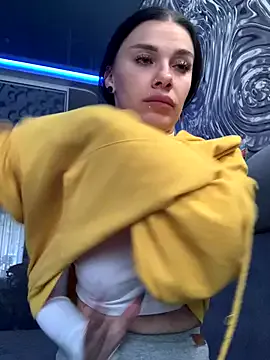 STRIP_GLOW – webcam model profile photo Image 12