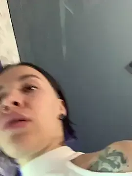 STRIP_GLOW – webcam model profile photo Image 14