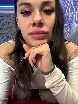 STRIP_GLOW – webcam model profile photo Image 15