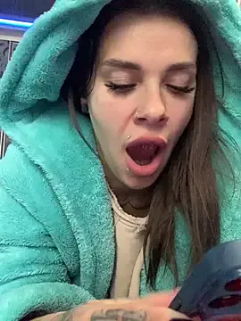 STRIP_GLOW – webcam model profile photo Image 16