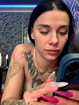 STRIP_GLOW – webcam model profile photo Image 7