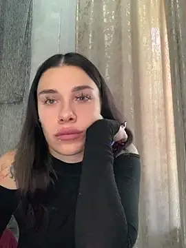 STRIP_GLOW – webcam model profile photo Image 8