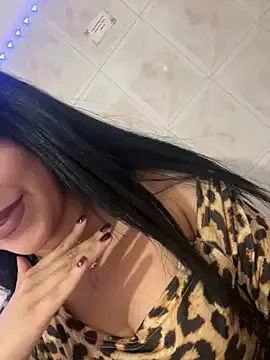 STRIP_GLOW – webcam model profile photo Image 2