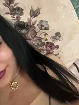 STRIP_GLOW – webcam model profile photo Image 5