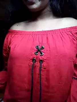 EmiliaCatalina – webcam model profile photo Image 2