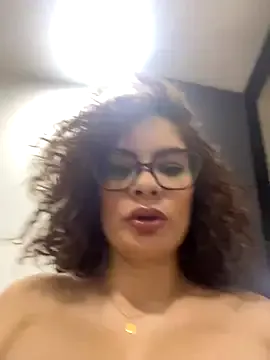 Ellieskyyee1 – webcam model profile photo Image 2