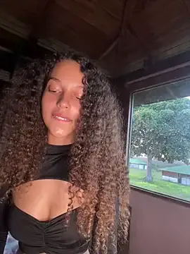 Miamix2 – webcam model profile photo Image 3