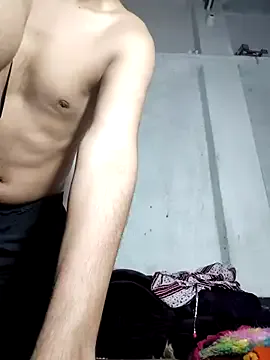 Yara-Lolii – webcam model profile photo Image 6