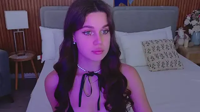 EmiliaCatalina – webcam model profile photo Image 19