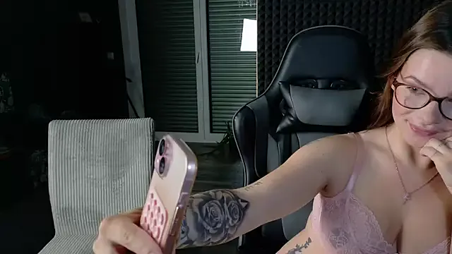 GanseloMix – webcam model profile photo Image 14