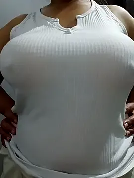 LaureMestler – webcam model profile photo Image 7