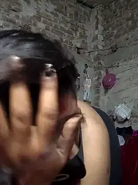 _Alicee_1 – webcam model profile photo Image 2