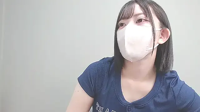 LaureMestler – webcam model profile photo Image 3