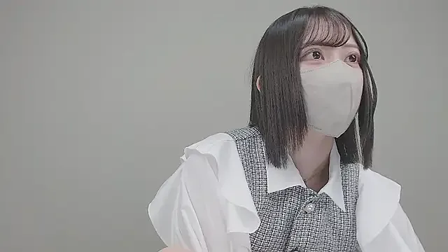 LaureMestler – webcam model profile photo Image 5