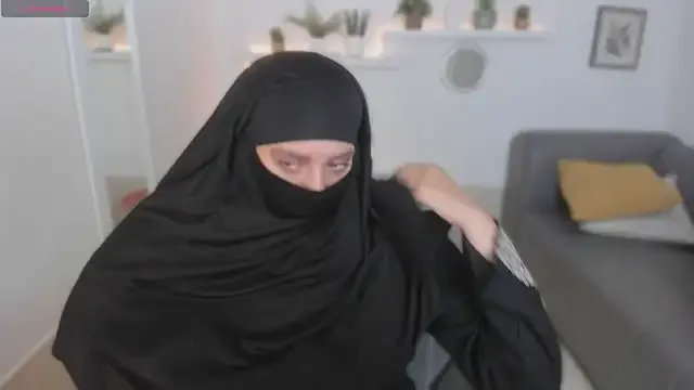 Lovebirdss – webcam model profile photo Image 12