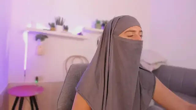 Lovebirdss – webcam model profile photo Image 6