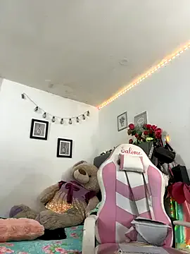 AllaTousNew – webcam model profile photo Image 18