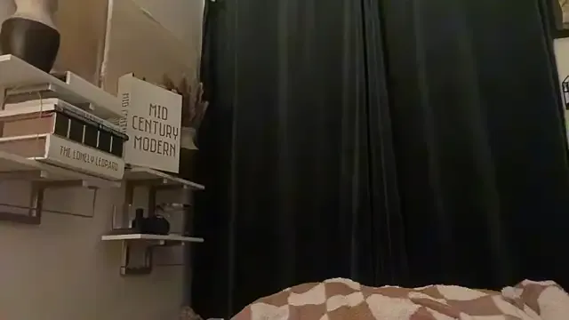 thanusi_2 – webcam model profile photo Image 15