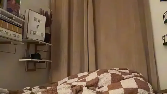 thanusi_2 – webcam model profile photo Image 7