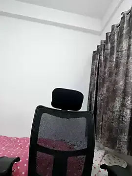 emma4xxx – webcam model profile photo Image 18