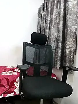 emma4xxx – webcam model profile photo Image 2