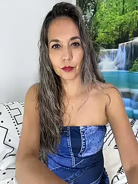 DIANITA_1988 – webcam model profile photo Image 6