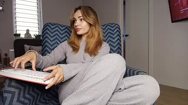 STRIP_GLOW – webcam model profile photo Image 17