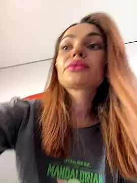 STRIP_GLOW – webcam model profile photo Image 7