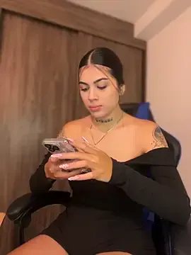 lola_tentatiion – webcam model profile photo Image 12