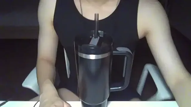 fox-yiyi – webcam model profile photo Image 9