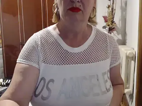 adventurina – webcam model profile photo Image 18