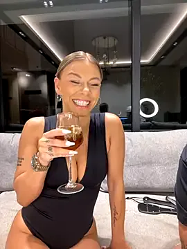 allyson22andy – webcam model profile photo Image 12