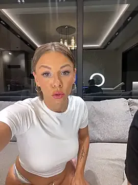 allyson22andy – webcam model profile photo Image 8