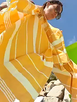 4U143 – webcam model profile photo Image 16