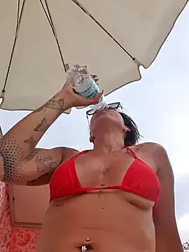 4U143 – webcam model profile photo Image 5