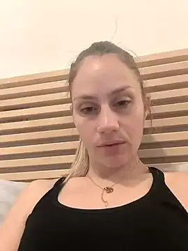 HOT-CUPAL22 – webcam model profile photo Image 5