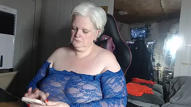 buseemeert – webcam model profile photo Image 6