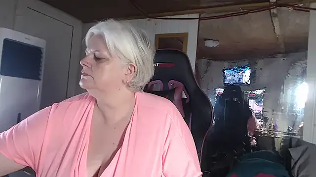 buseemeert – webcam model profile photo Image 7