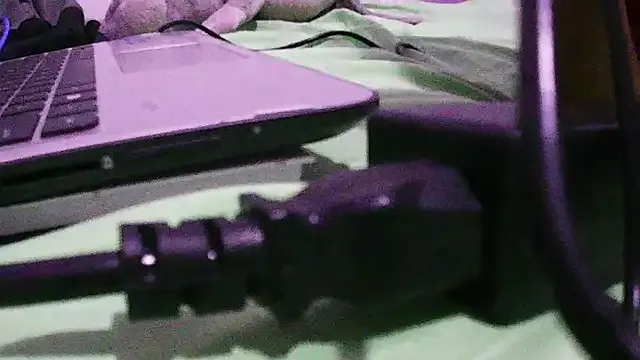 approche_toi_petite – webcam model profile photo Image 14