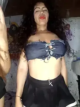 approche_toi_petite – webcam model profile photo Image 4