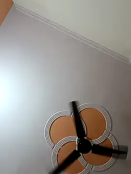 Bambi-Live – webcam model profile photo Image 3