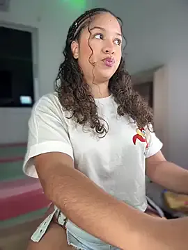 A33_asamin – webcam model profile photo Image 10