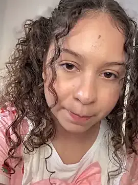 A33_asamin – webcam model profile photo Image 2