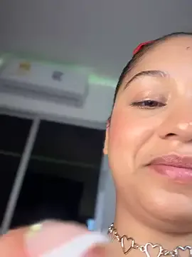 A33_asamin – webcam model profile photo Image 8