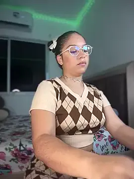 A33_asamin – webcam model profile photo Image 9