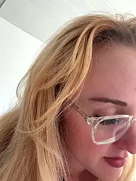 Real18sis_sex_sis – webcam model profile photo Image 13